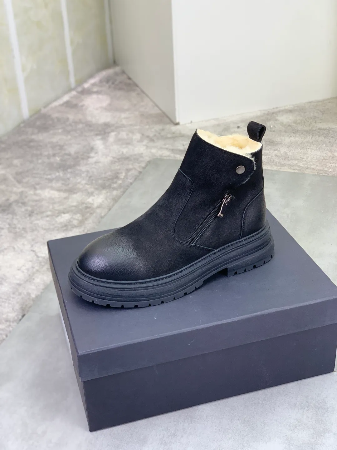 Men's men's shoes 💰P660 New arrival 🆕🆕🆕 IUGGI Men's British retro Martin boots Winter new men's outdoor hiking boots First layer of cowhide on the outside and wool on the inside Comfortable and warm Rubber sole sole Non-slip and firm Trendy and fashionable Casual and versatile Size: 38-44 (45 customized) Color: three colors